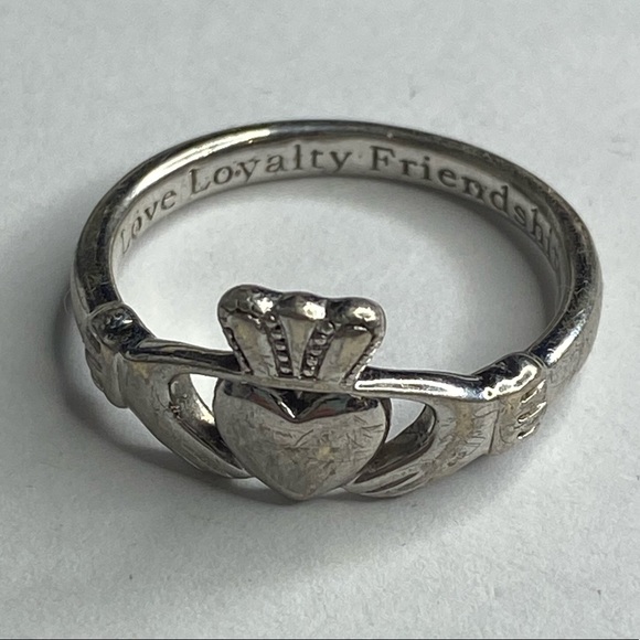 SHARONE SILVER 925 CELTIC CLADDAGH RING. - Picture 2 of 8